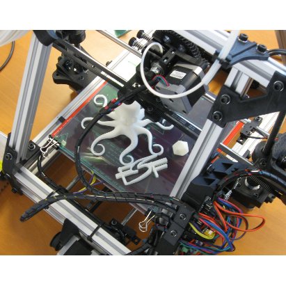 3D printer + printed FSF logo
